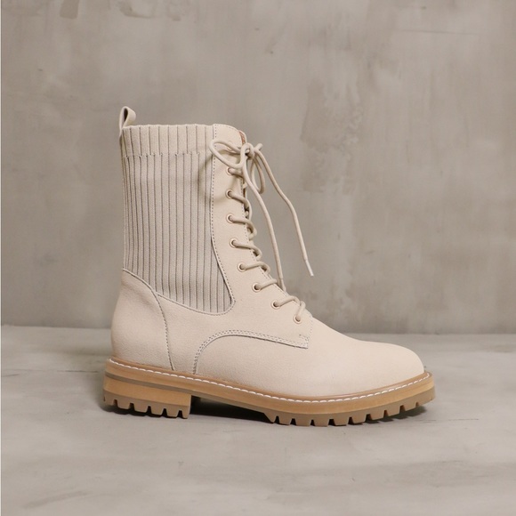 NWT Cute Low Boot with Sweater Panels - Picture 3 of 3